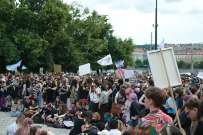 The protest from the right side